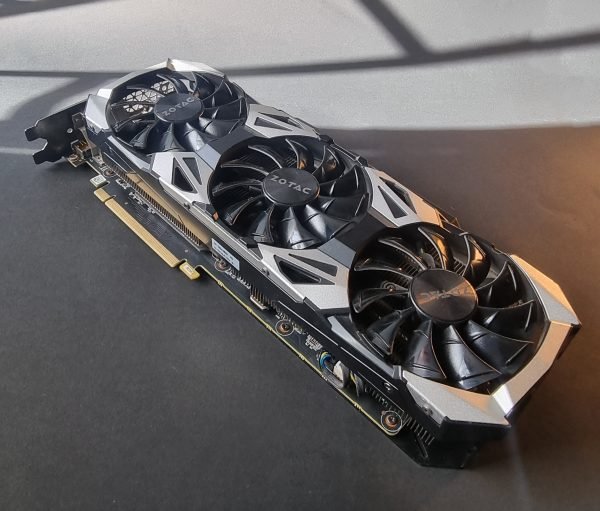 Tarjeta Grafica RTX 2060 - Zotac Storm 6 GB - Usada